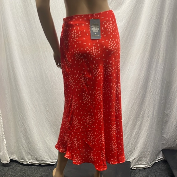 On 34th Womens Fiery Red with White Little Flowers Midi Skirt NWT - Picture 2 of 5